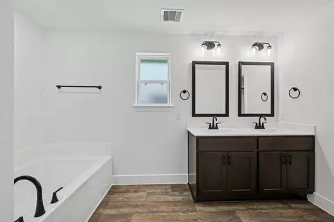 Bath - 8 Gemstone Ct, Angleton, TX 77515 photo 4 of 5