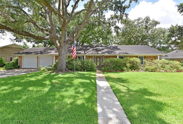 1901 Laurel Oaks Dr, Richmond, TX 77469