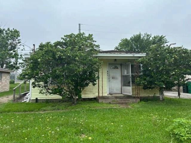 709 W Live Oak St, Angleton, TX 77515