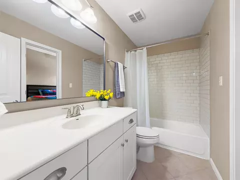 Bath - 7716 Aria Loop, Austin, TX 78736 photo 8 of 9