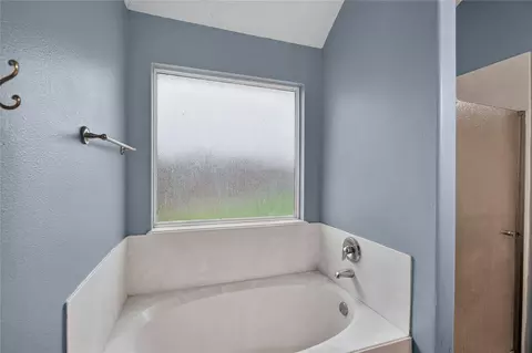Bath - 1414 Merryglen Ct, Spring, TX 77373 photo 2 of 4