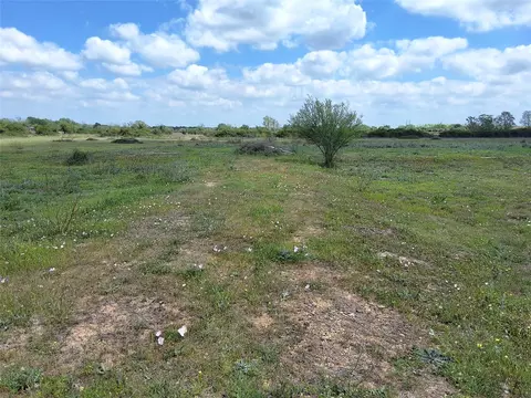 1089 Noble Ln, Eagle Lake, TX 77434
