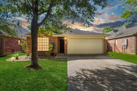 10318 Lyndon Meadows Dr, Houston, TX 77095
