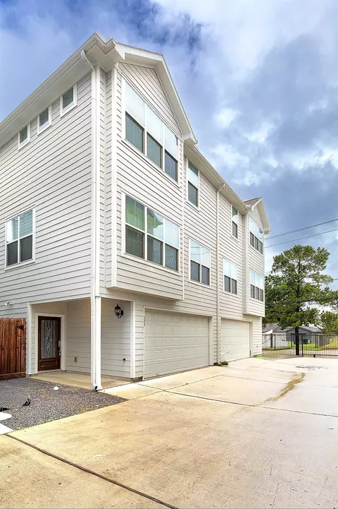 603 Link Rd #G, Houston, TX 77009