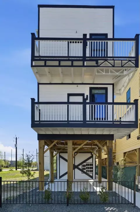 2807 Church St, Galveston, TX 77550