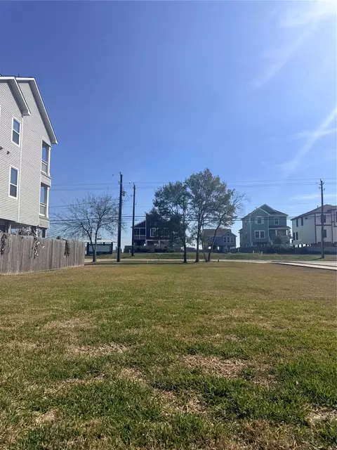 1329 N Meyer Ave, Seabrook, TX 77586