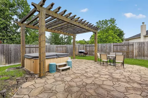 Exterior - 25710 Crisp Spring Ln, Spring, TX 77373 photo 5 of 7