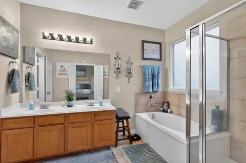 Bath - 25710 Crisp Spring Ln, Spring, TX 77373 photo 4 of 6