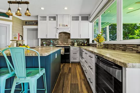 Kitchen - 151 Key Largo Loop, Point Blank, TX 77364 photo 4 of 4