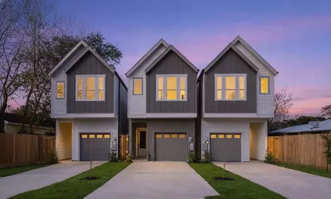 5030 Creekmont Dr, Houston, TX 77091