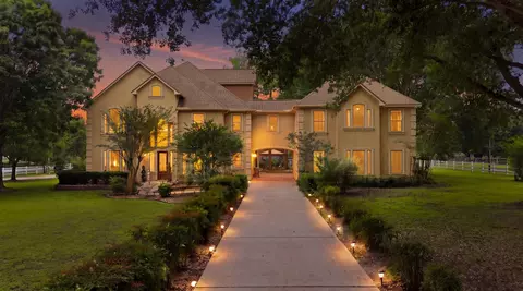 200 Creekside Ct, Sealy, TX 77474