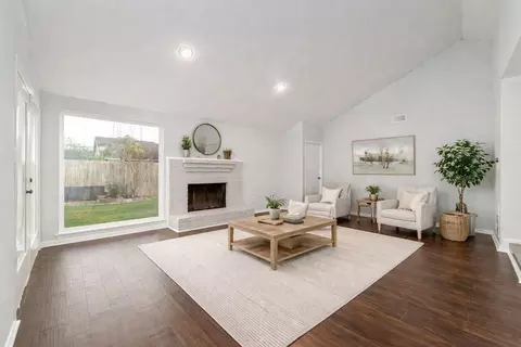 7107 Plaza Del Sol Dr, Houston, TX 77083