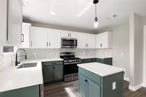 Kitchen - 2406 Pinpoint Dr, Spring, TX 77373 photo 5 of 6