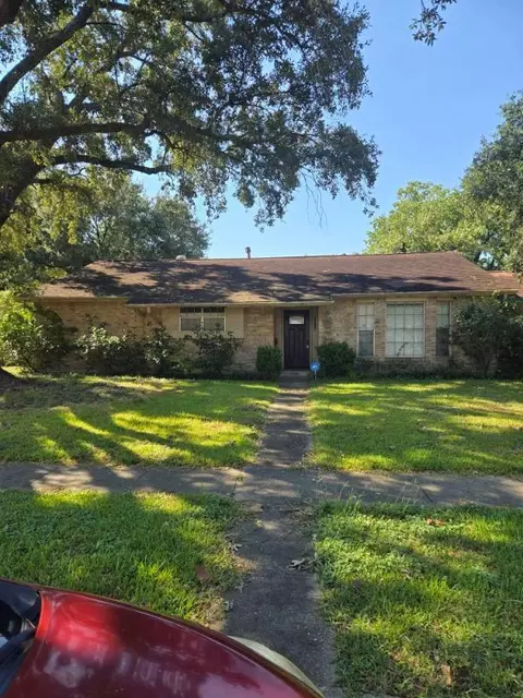 5811 Ludington Dr, Houston, TX 77035
