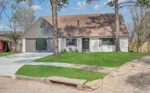 7510 Troulon Dr, Houston, TX 77074