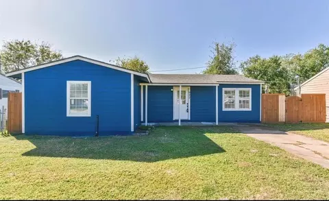 927 W 10th St, Freeport, TX 77541