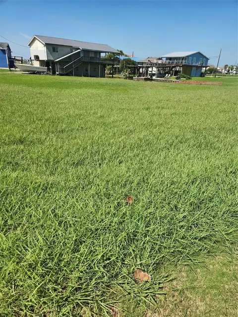 108 Treasure Ln, Freeport, TX 77541