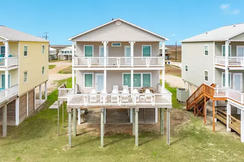 2938 Bluewater Hwy, Surfside Beach, TX 77541