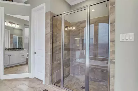 Bath - 27614 Long Cliff Ln, Spring, TX 77386 photo 5 of 9