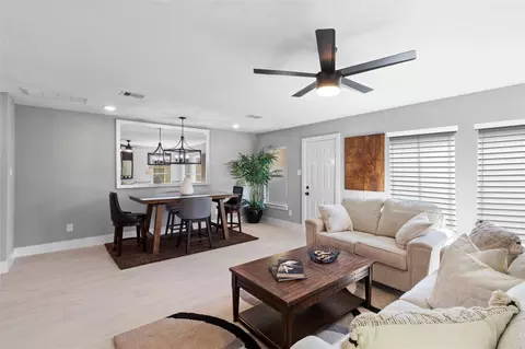 9934 Lanewell St, Houston, TX 77029
