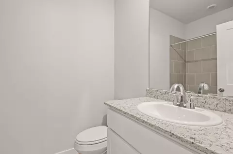 Bath - 17214 King Eider Rd, Waller, TX 77484 photo 1 of 2