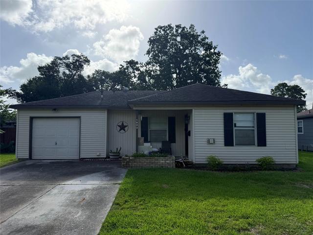 1803 Peachwood Dr, Pasadena, TX 77502
