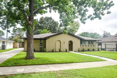 6214 Yarwell Dr, Houston, TX 77096