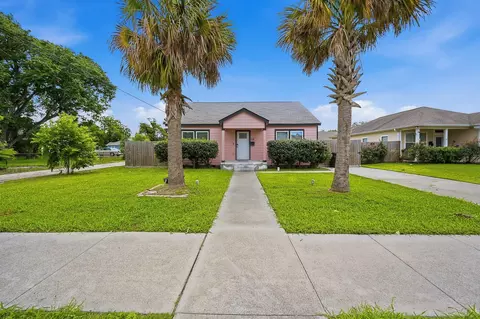 318 2nd St N, Texas City, TX 77590