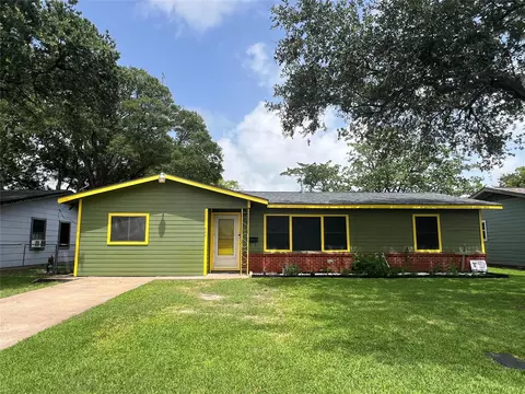 522 14th St N, Texas City, TX 77590