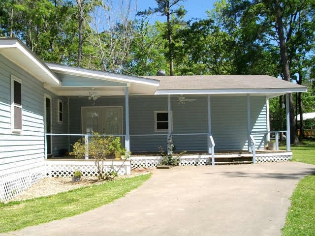352 Lakeview Dr, Onalaska, TX 77360 photo 1