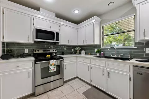 1301 Dove Haven Dr, Pflugerville, TX 78660