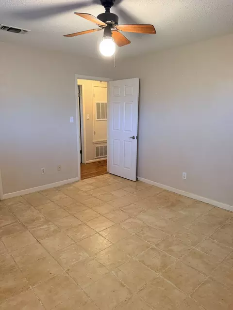 Bedroom - 220 Parkview Dr, Luling, TX 78648 photo 5 of 7