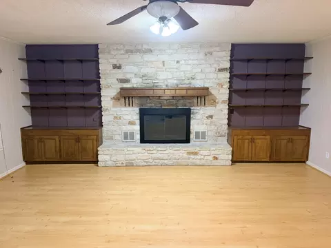 Living - 220 Parkview Dr, Luling, TX 78648 photo 5 of 6