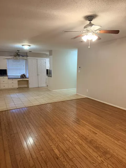Living - 220 Parkview Dr, Luling, TX 78648 photo 2 of 6