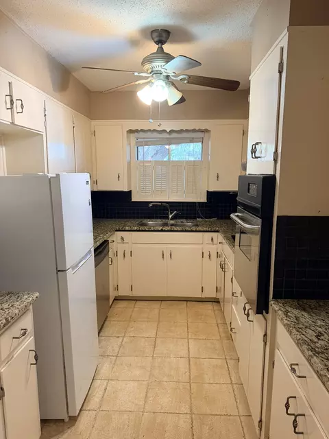 Kitchen - 220 Parkview Dr, Luling, TX 78648 photo 1 of 3