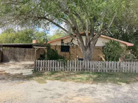 Exterior - 220 Parkview Dr, Luling, TX 78648 photo 4 of 12