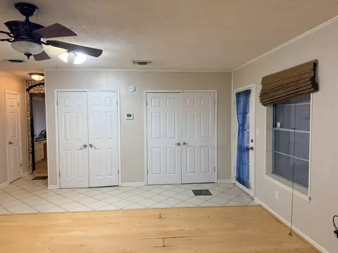 Living - 220 Parkview Dr, Luling, TX 78648 photo 6 of 6