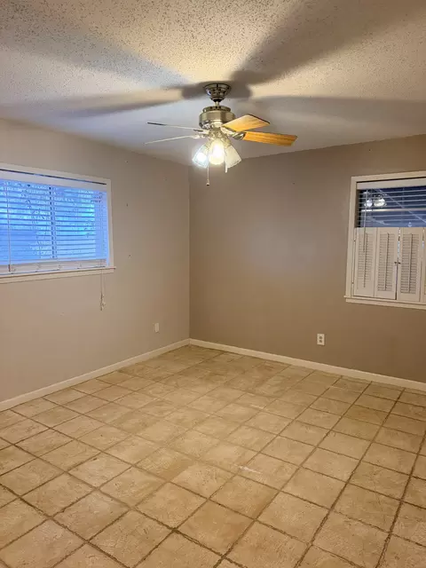 Bedroom - 220 Parkview Dr, Luling, TX 78648 photo 1 of 7