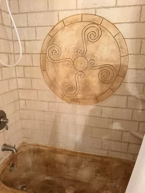 Bath - 220 Parkview Dr, Luling, TX 78648 photo 2 of 5