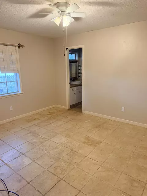 Bedroom - 220 Parkview Dr, Luling, TX 78648 photo 6 of 7