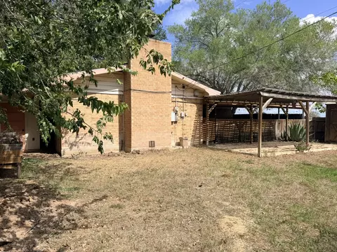 Exterior - 220 Parkview Dr, Luling, TX 78648 photo 11 of 12