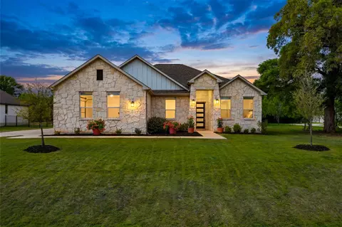 372 Raptor Beak Way, Cedar Creek, TX 78612