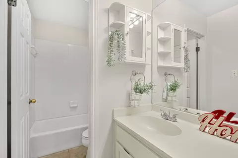 Bath - 309 Riverview Dr, Georgetown, TX 78628 photo 6 of 6