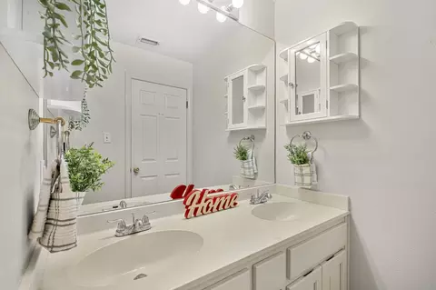 Bath - 309 Riverview Dr, Georgetown, TX 78628 photo 5 of 6