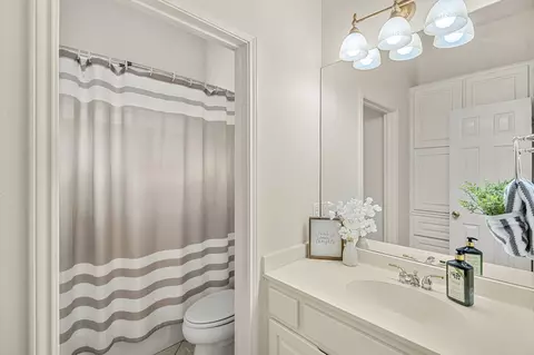 Bath - 309 Riverview Dr, Georgetown, TX 78628 photo 4 of 6