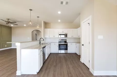 Kitchen - 2005 Blackhawk Loop, Belton, TX 76513 photo 1 of 3
