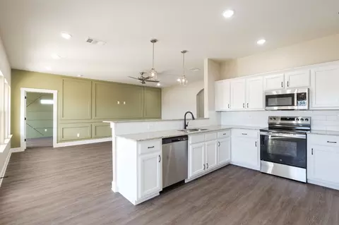 Kitchen - 2005 Blackhawk Loop, Belton, TX 76513 photo 2 of 3