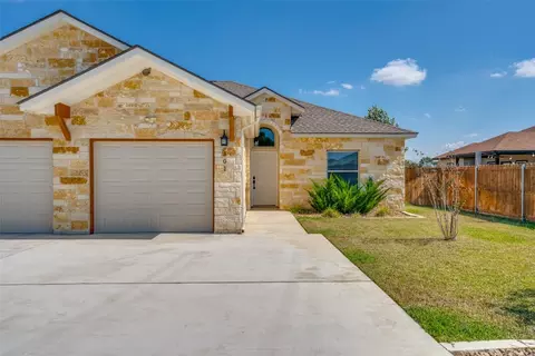 301 Navarro Way #29B, Seguin, TX 78155