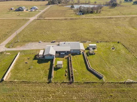 142 Zimmerhanzel Rd, Flatonia, TX 78941