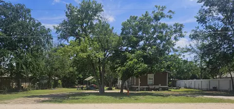 43 Skycrest Dr, Martindale, TX 78655
